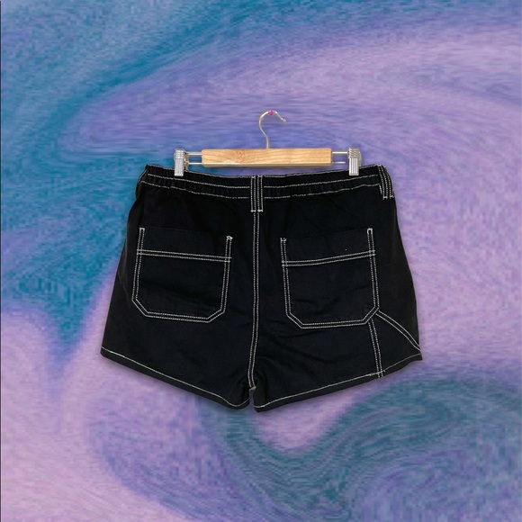 ♥︎ BDG High-Waisted Contrast Stitch Skate Shorts ♥︎ - Picture 2 of 5